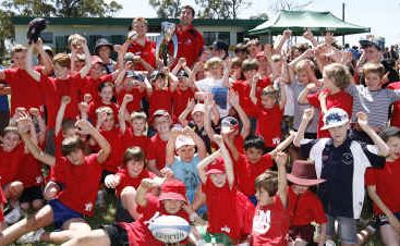 Queensland Reds Van Humphries and Ed Quirk with Central Highlands rugby juniors. Queensland Reds Van Humphries and Ed Quirk with Central Highlands rugby juniors.